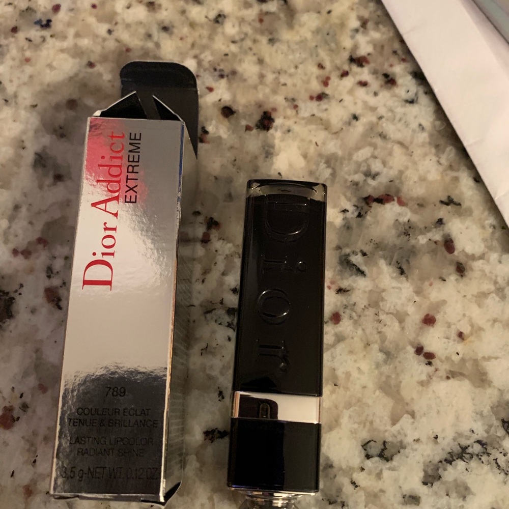Lipstick - Picture 3 of 4